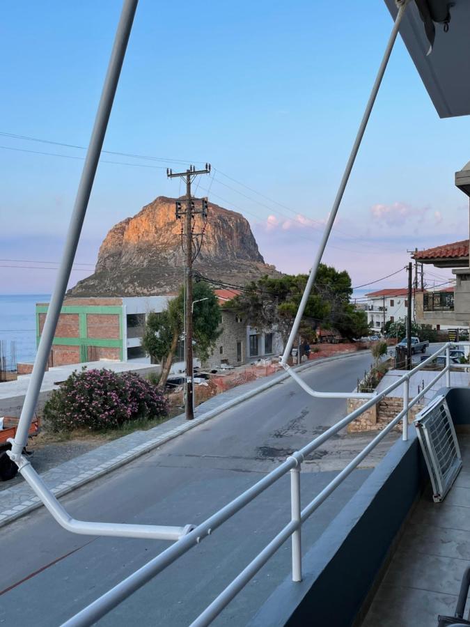 Stone Ship View Pensionat Monemvasía Exteriör bild
